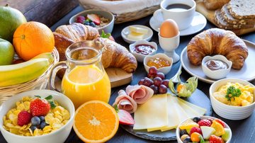 Veja como ter um café da manhã saudável e ideal para o dia a dia