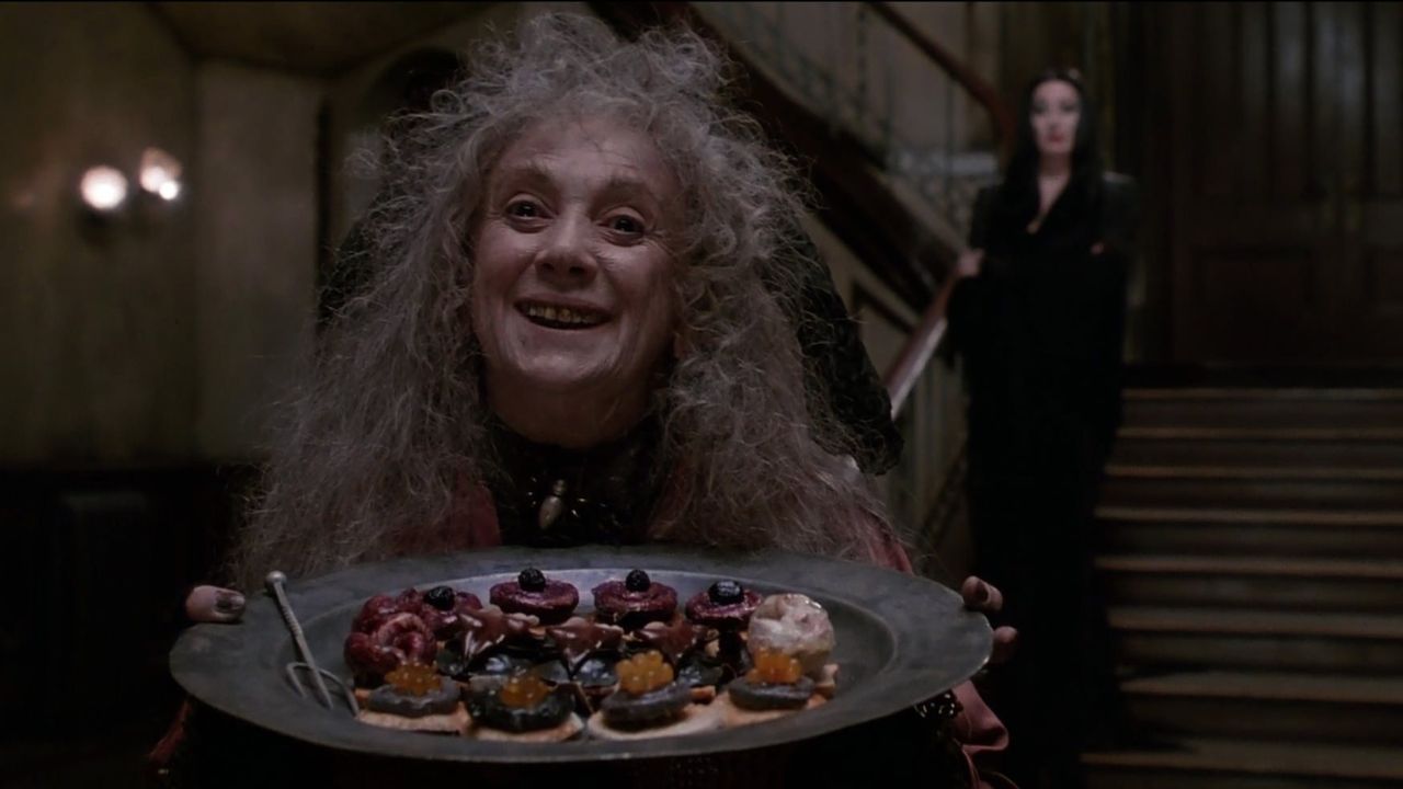 Judith Malina como Vovó Addams 