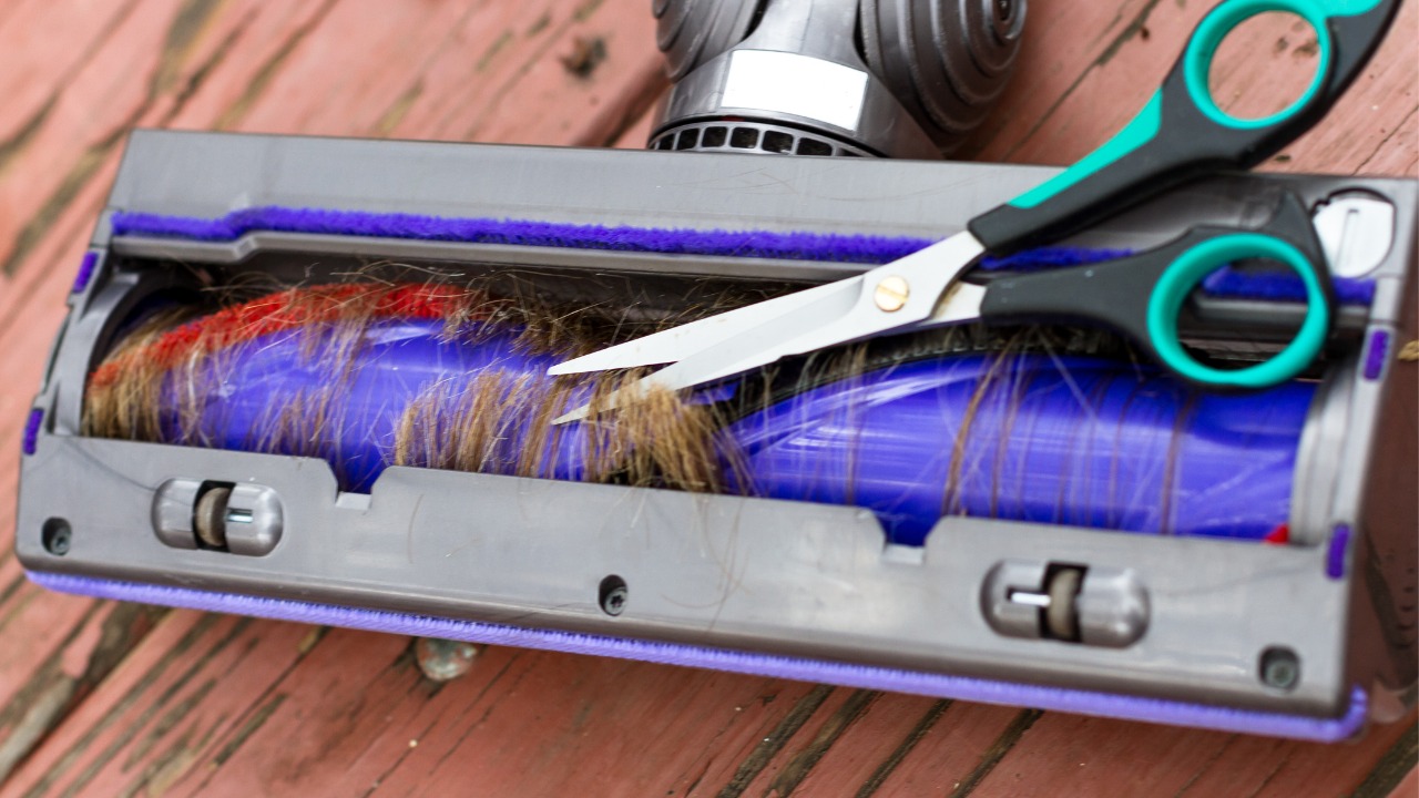 O uso de aspirador de pó em grandes quantidades de fio de cabelo não é recomendado.