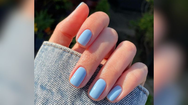 Blueberry milk nails prometem ser tendência na primavera.