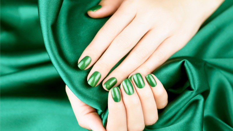 Unha verde padrão.