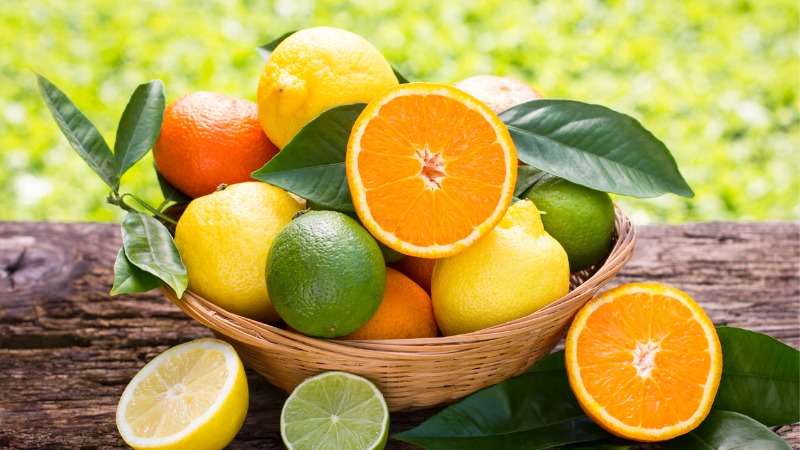 Ainda que deliciosas, as frutas cítricas podem irritar o estômago.