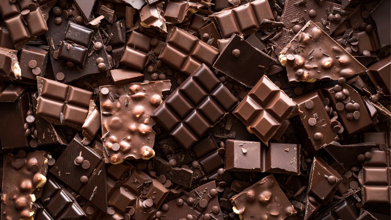Os chocolates são uma combinação de ingredientes prejudiciais à pele.