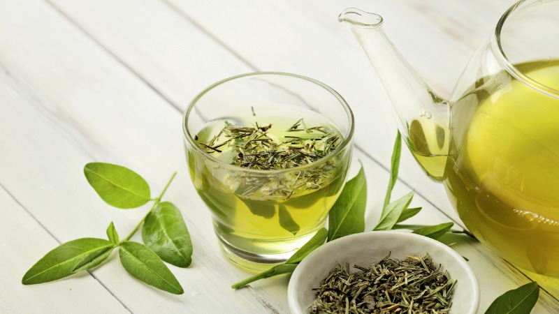 O chá verde é uma ótima opção para antes e depois das refeições! 