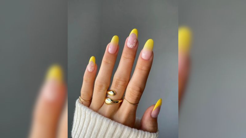 A francesinha é uma nail art tradicional que pode ser adaptada para o esmalte amarelo.