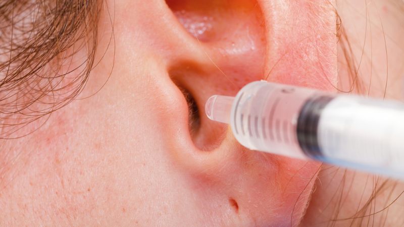 como limpar corretamente a orelha