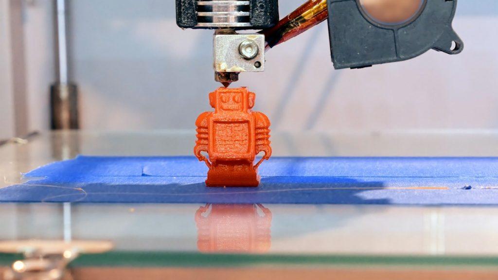 impressão de pequeno robô em impressora 3D
