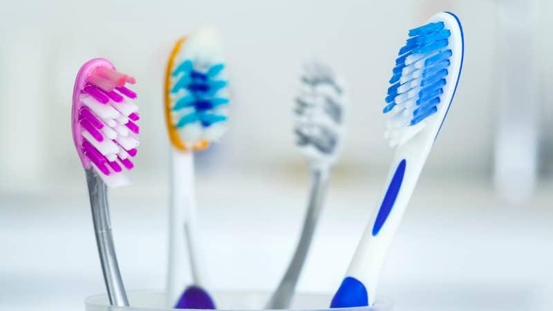 Conheça 10 usos alternativos para a escova de dente em sua casa!