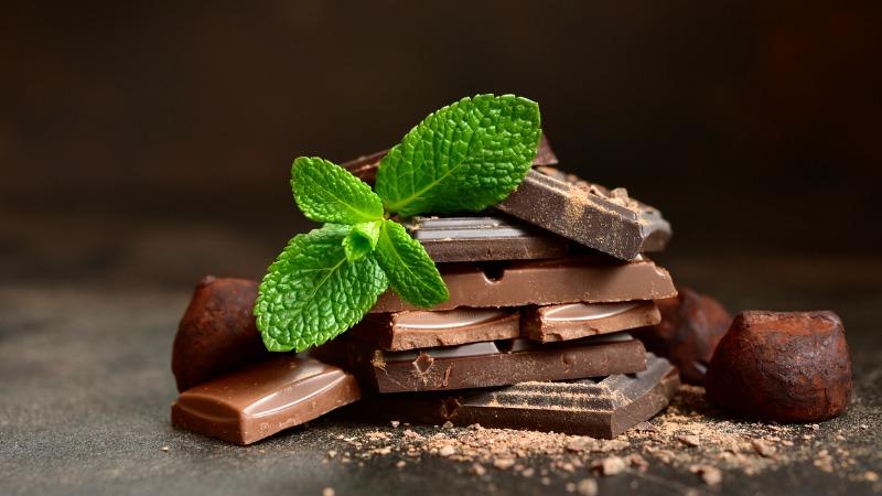 O chocolate também é um dos remédios naturais para garganta inflamada.