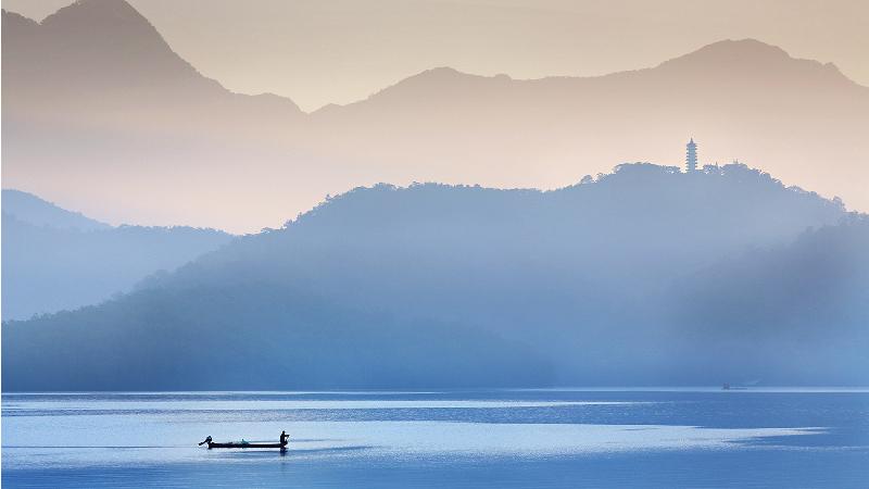 O Lago do Sol e da Lua, no centro de Taiwan, é o maior lago natural do país.