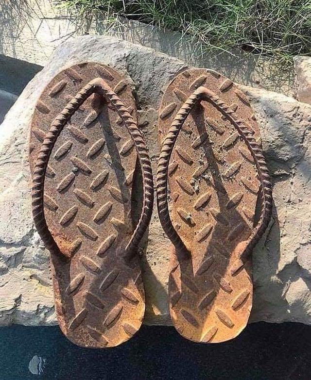 imagens engraçadas: sandálias de ferro