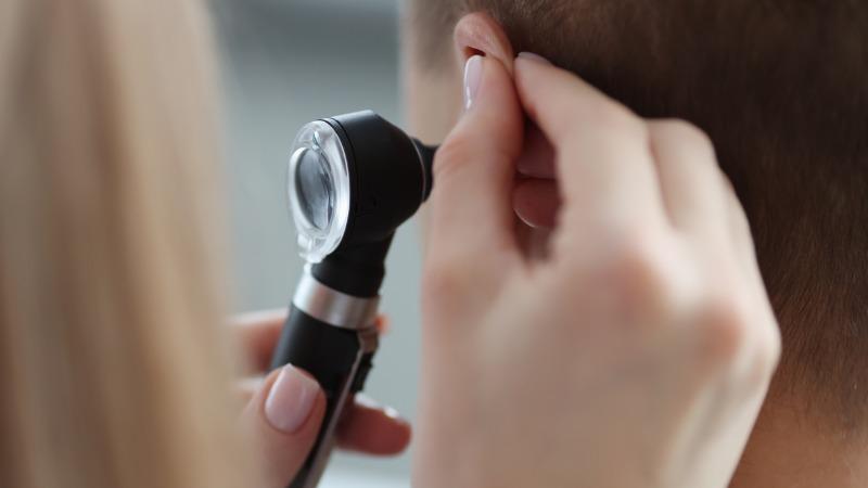 exame para prevenção de perda auditiva