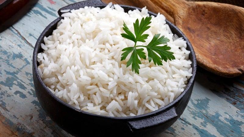 O arroz pode ser um grande aliado na prevenção ao câncer colorretal (Foto: ribeirorocha/iStock)